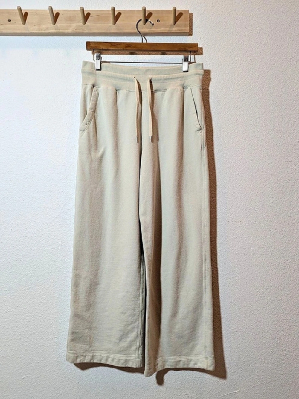Buck Mason Vintage Interloop Wide Leg Sweatpant ๐ฏ Cotton - Natural Venice Wash - Picture 3 of 6